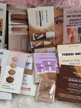 Assorted Women's Makeup Sample Pack